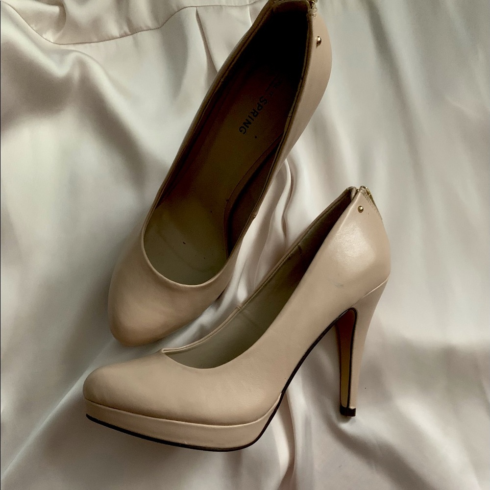 Nude Stiletto Pumps – Size 9